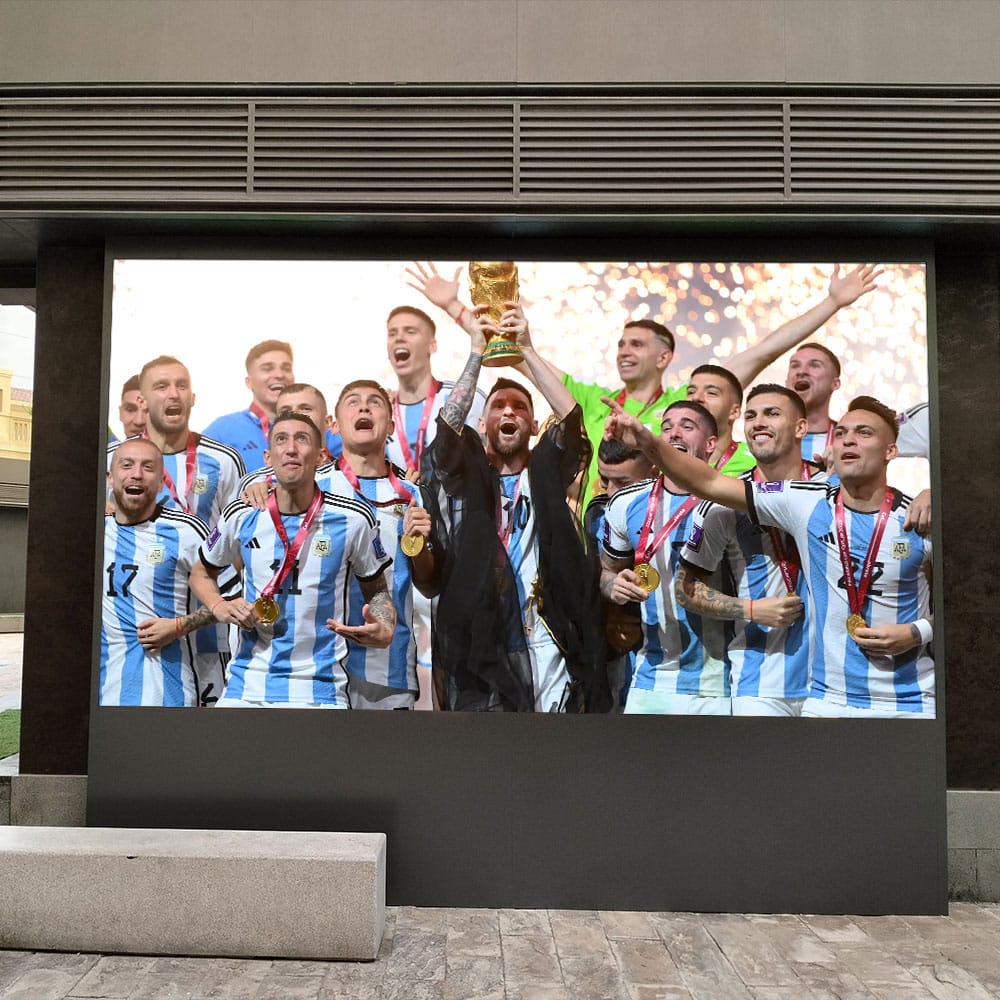 Outdoor LED Screens for Nightclubs and Restaurants